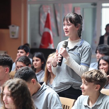 Liseli Öğrenciler Sordu Büyükakın Cevapladı