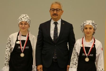 Kocaeli Büyükşehir Belediyesiiştiraklerinden Antikkapı A.Ş.geleceğin şef adayları için ‘Kocaeli Gastro Genç’ yarışması düzenledi