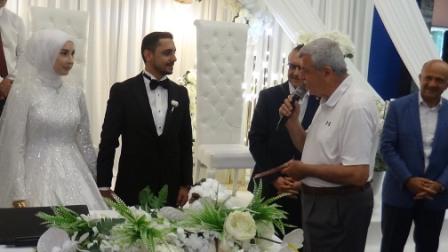 İSU Genel Müdürü Ali Sağlık'ın oğlu Serhat ile Senanur Oğuz, Antikkapı'da gerçekleştirilen nikah töreni ile dünya evine girdi