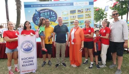Büyükşehir’in düzenlediği “4. Kocaeli Su Sporları Festivali” coşkuyla tamamlandı. Başkan, gençlerle voleybol oynadı, futbol maçı yaptı, kürek çekti