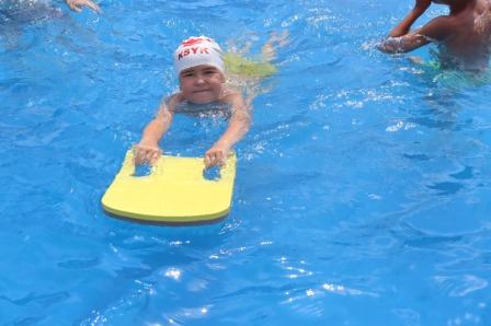 İzmit Belediyesi portatif yüzme havuzu açıldı