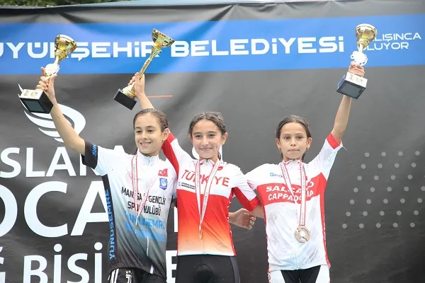 Büyükşehir’in Uluslararası Bisiklet Birliği UCI ve Türkiye Bisiklet Federasyonu iş birliği ile düzenlediği Uluslararası Kocaeli Dağ Bisikleti Kupası Yarışları sona erdi