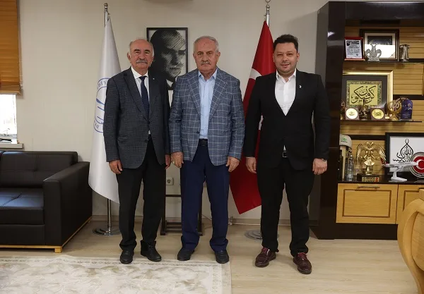Derince Belediye Başkanı Zeki Aygün, Demokratik Sol Parti Kocaeli İl Başkanı Halim Dedeoğlu ve Derince İlçe Başkanı Osman Oktay’ı konuk etti