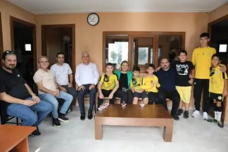 Hürriyet Bekirderesporlu genç futbolcularla kahvaltıda buluştu! 