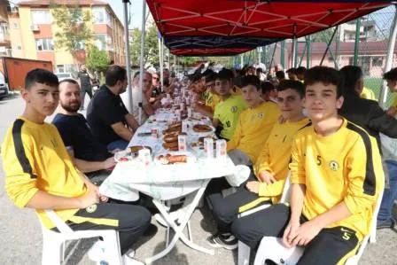 Hürriyet Bekirderesporlu genç futbolcularla kahvaltıda buluştu! 