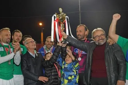 Büyükşehir Belediyesi’nin düzenlediği Kocaeli Hemşeri Turnuvasında final heyecanı yaşandı