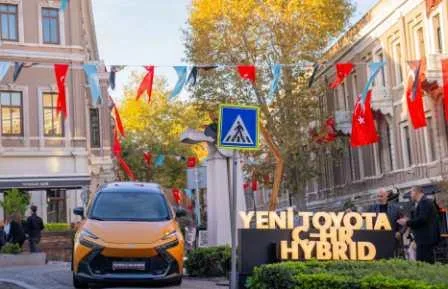 Yeni Toyota C-HR Hybrid İlk Kez Artweeks Akaretler’de