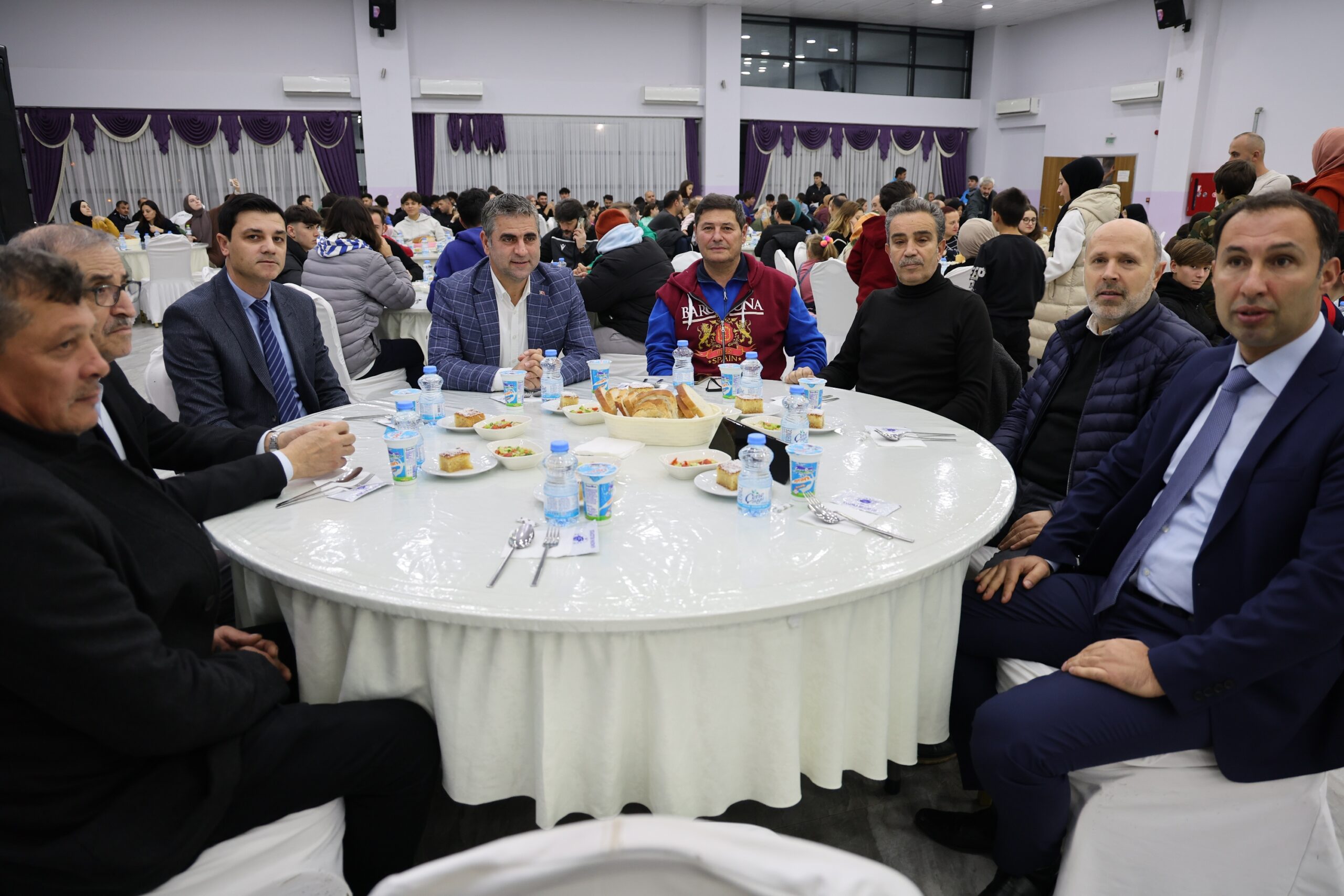 Başkan Turan Kandıra’nın sporcuları ile bir araya geldi