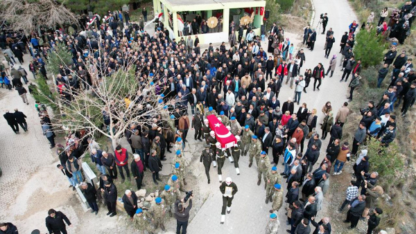 şehit olan Piyade Uzman Çavuşumuz Kadir Dingil'in cenazesi, memleketi Osmaniye'de toprağa verildi.