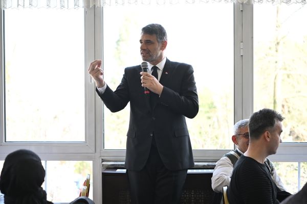 Kartepe Belediye Başkanı Av.M.Mustafa Kocaman, Kartepe’nin usta makasları berber ve kuaförlerle bir araya geldi.