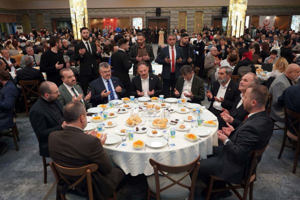 Büyük Birlik Partisi bugün Antikkapı Restaurant’ta gerçekleştirdikleri iftar programında vefatının 15. yılında Muhsin Yazıcıoğlu’nu andı.