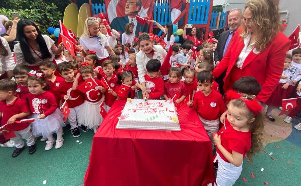 Bilgi Köprüsü’nün KIDS Anaokulu, Montessori Anaokulu, Kreş ve Gündüz Bakımevi, 23 Nisan Ulusal Egemenlik ve Çocuk Bayramı’nı doyasıya kutladı