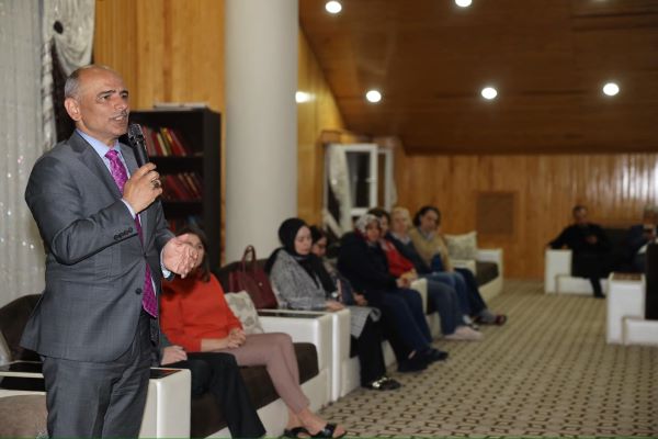 Körfez Belediye Başkanı Şener Söğüt, Körfez Fen Lisesi’nde öğrencilerin iftar sofrasına konuk oldu