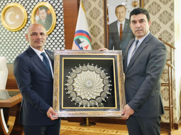 Körfez Kaymakamı Uğur Kalkar, Körfez Belediye Başkanı Şener Söğüt