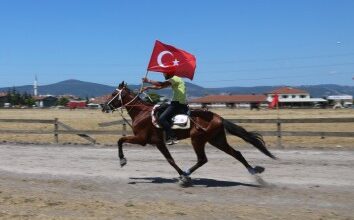 Rahvan At Yarışları Heyecanı Gölcük'te Devam Ediyor