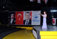 Derince’de Zafer Bayramı Şarkılarla Kutlandı
