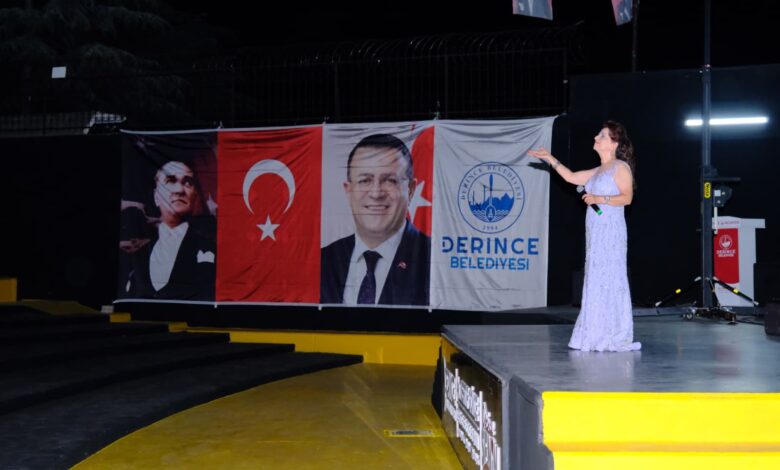 Derince’de Zafer Bayramı Şarkılarla Kutlandı