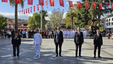 Gölcük Anıtpark’ta törenle kutlandı.