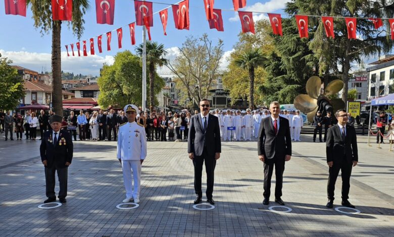 Gölcük Anıtpark’ta törenle kutlandı.