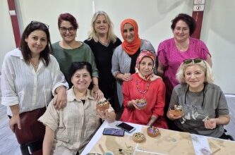 KADINLAR KENDİ MUMLARINI TASARLADI