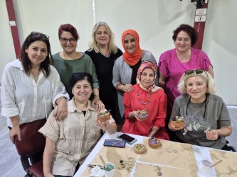 KADINLAR KENDİ MUMLARINI TASARLADI