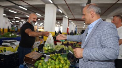 ALIŞVERİŞ YAPTI