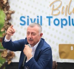 Büyükakın, soydaş gençlerle buluştu