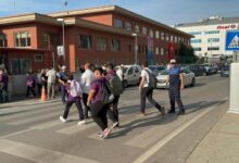 Büyükşehir Zabıtası öğrencilere kol kanat gerdi