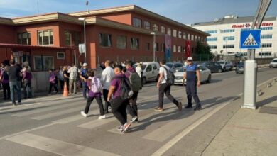 Büyükşehir Zabıtası öğrencilere kol kanat gerdi