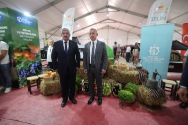 Çiftçinin çabasıyla Büyükşehir'in çabası birleşince bereket ortaya çıkıyor