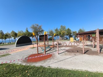 Karamürsel Ereğli Aktif Park'ın zemini yenilendi