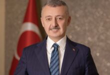 Kocaeli Büyükşehir Belediye Başkanı Doç. Dr. Tahir Büyükakın
