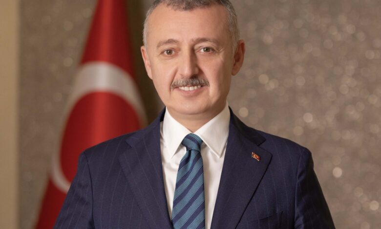 Kocaeli Büyükşehir Belediye Başkanı Doç. Dr. Tahir Büyükakın