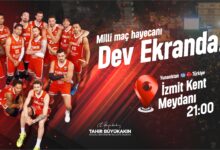 Milli maç Kent Meydanı'nda dev ekranda