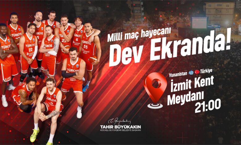 Milli maç Kent Meydanı'nda dev ekranda