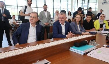 Ömer Çelik, Taze'ye gitti Milli İrade'yi çok beğendi