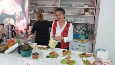 Kocaeli’nin önde gelen kişisel gelişim uzmanlarından ve yazarlarından Filiz Çınar, ikinci kitabı olan “Yaratıcı Düşünce ve Tezahür Sanatı” için Halk Kürsüsü Derneği’nde düzenlenen imza günü ve söyleşi etkinliğinde okuyucularıyla buluştu.