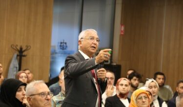 Akademisyen Mesut Hakkı Caşın, “Avrupa ve Ortadoğu Savaş ve Barış İkliminde Türkiye’nin Rolü” konulu söyleşi gerçekleştirdi.