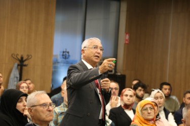Akademisyen Mesut Hakkı Caşın, “Avrupa ve Ortadoğu Savaş ve Barış İkliminde Türkiye’nin Rolü” konulu söyleşi gerçekleştirdi.