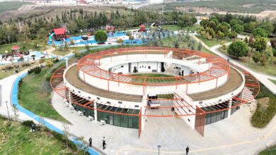 Kocaeli Büyükşehir Belediyesi iştiraki Antikkapı A.Ş’nin sevilen ve tutulan markası Mahal, Dilovası Millet Bahçesi’nde özenle hazırlanan menüsüyle hizmete açılarak kaliteyi ve lezzeti bölgeye taşıdı.