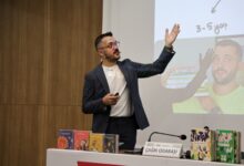 Yerel yazar ve şairler fuarda sahneye çıktı
