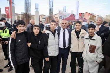 Körfez Belediyesi’nin, Gençlik ve Spor Bakanlığı, Kocaeli Büyükşehir Belediyesi ve Spor Toto Teşkilatı’nın desteği ile hayata geçireceği Körfez Kapalı Spor Salonu projesinin temel attı