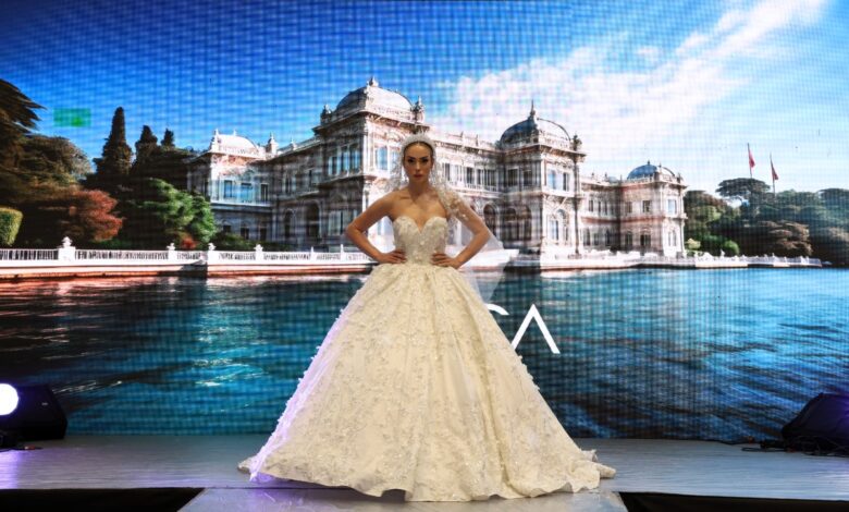 Evlilik Fuarı'nda gelinlik defilesi