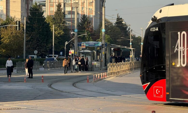 Tüm Türkiye’de olduğu gibi Kocaeli’de de bugün saatler 09.05’i gösterdiğinde hayat durdu.