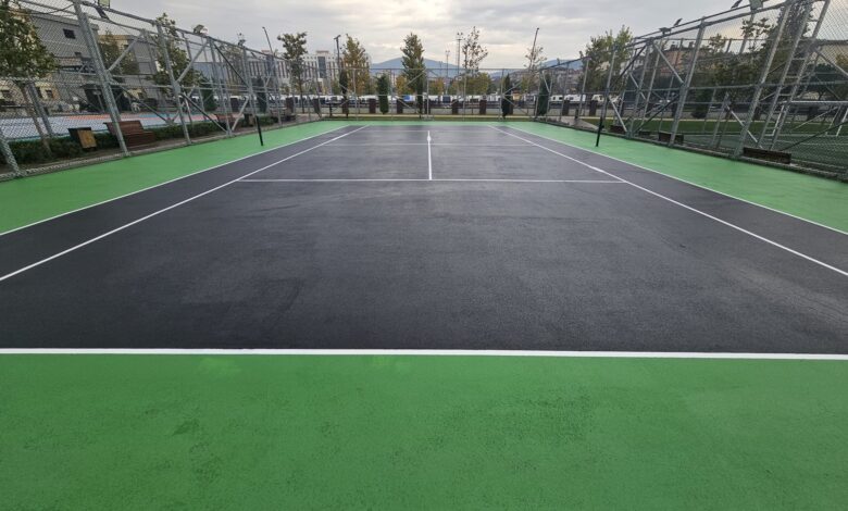 Derince Sağlıklı Yaşam Parkı'ndaki basketbol ve tenis sahaları