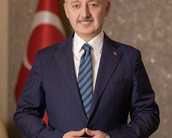 Doç. Dr. Tahir Büyükakın,