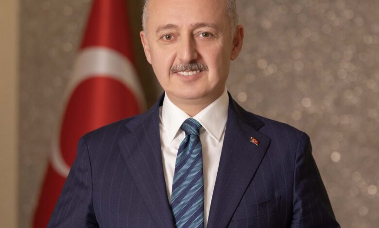 Kocaeli Büyükşehir Belediye Başkanı Doç. Dr. Tahir Büyükakın