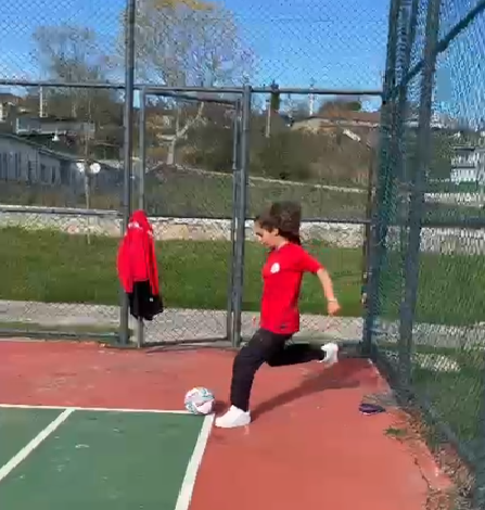 Kız futbol takımlarının gelişim kampı