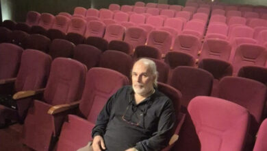 Sahne kirasını yarıya indirdi