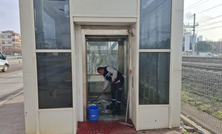 Üst geçit asansörleri